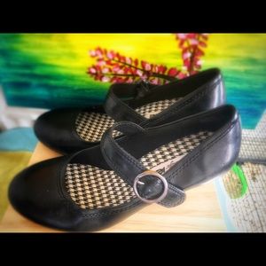 American Eagle High heeled black shoes
